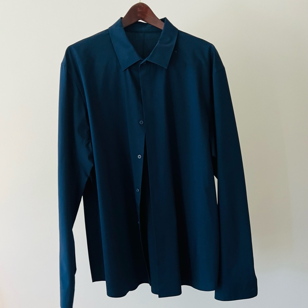 Dark Blue Lululemon Athletica Men’s XL Button-Up Shirt